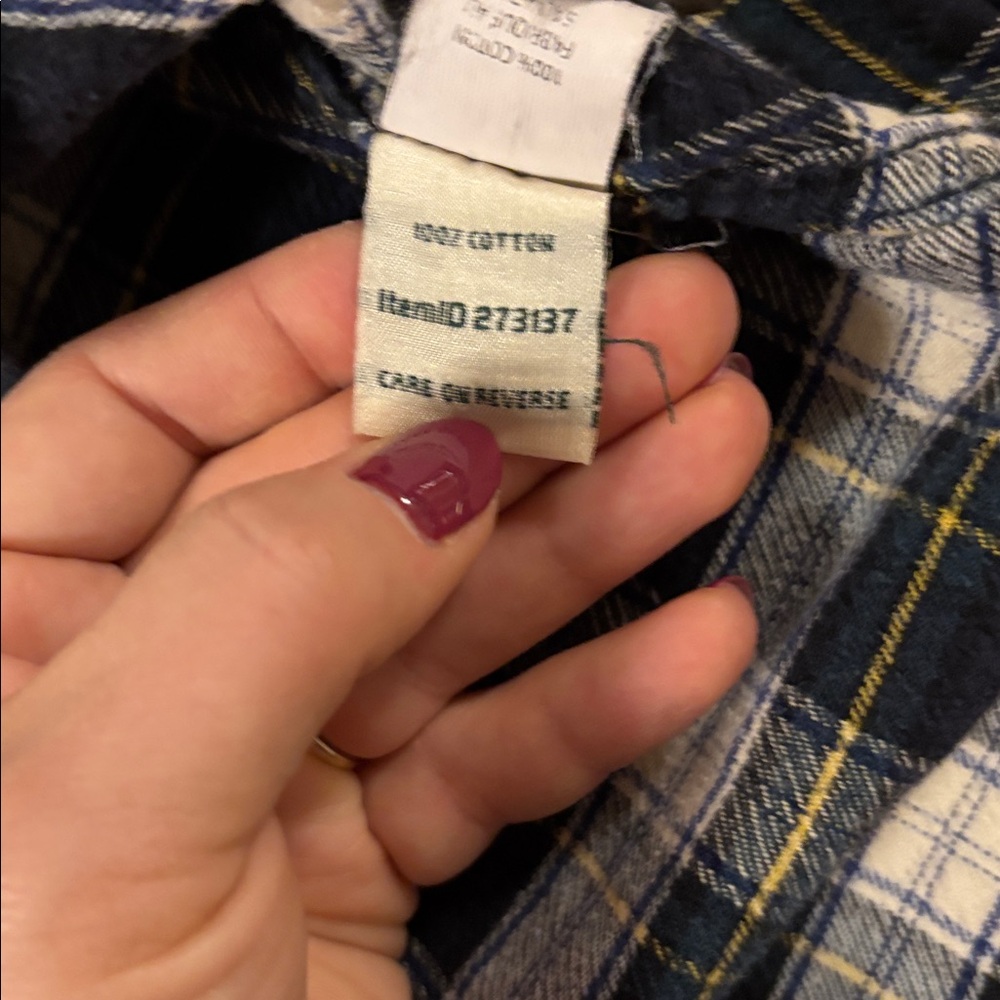 L.L. Bean women’s classic flannel Plaid Shirt - Picture 5 of 6